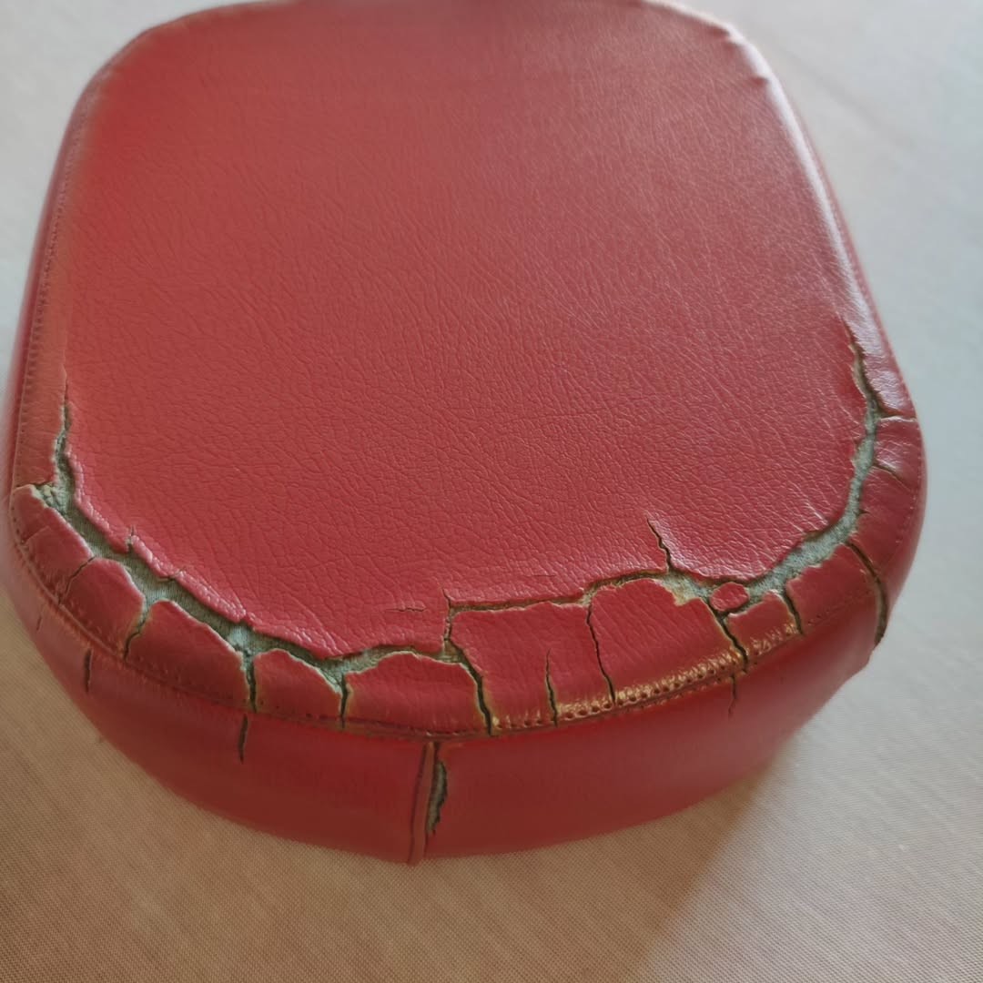 Antes - Antes y después de tapizado de banco de gimnasio en Galicia